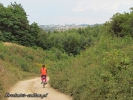 Widok z drogi na żółtym szlaku w Mszanie