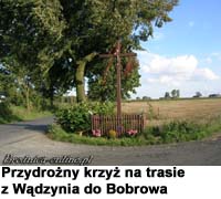 Przydrożny krzyż na trasie z Wądzynia do Bobrowa
